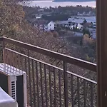Апартаменты The Birdsong Between Two Lakes