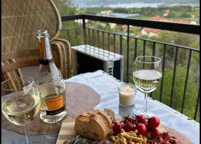 The Birdsong Between Two Lakes 아파트