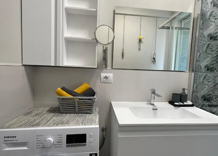 아파트 The Birdsong Between Two Lakes *