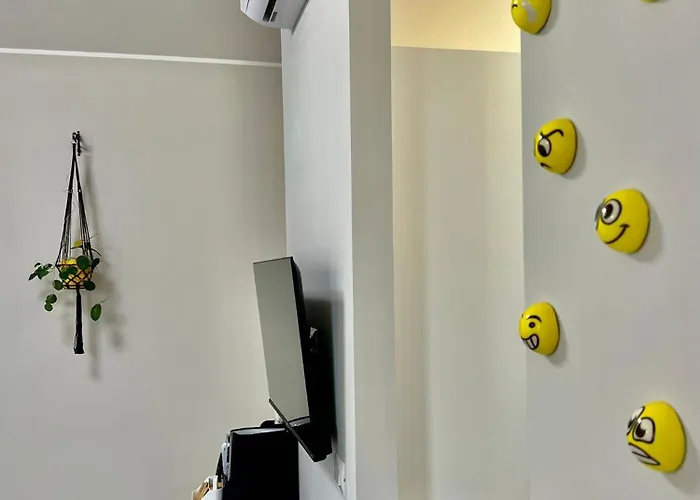 아파트 The Birdsong Between Two Lakes