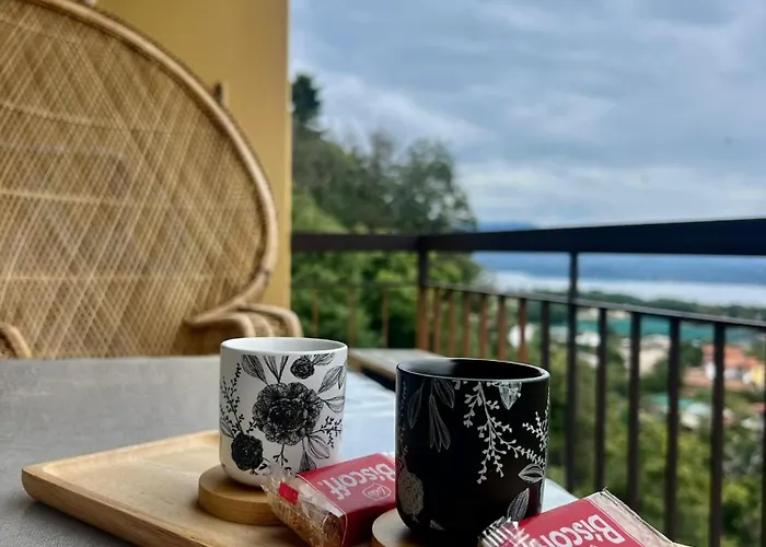 The Birdsong Between Two Lakes 아파트